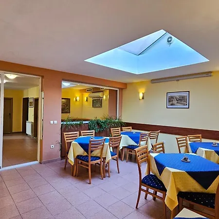 Hotel Caprice Family Warna